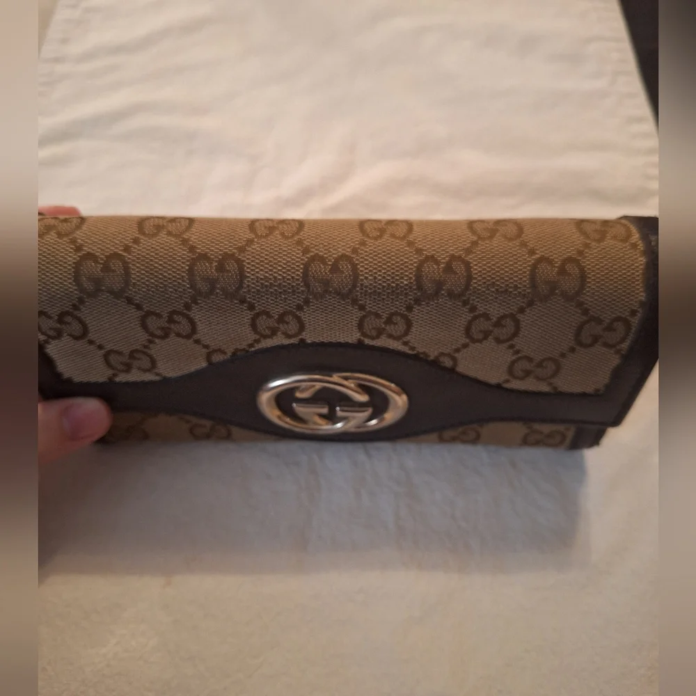 Gucci GG Canvas Continental Wallet - Picture 4 of 13